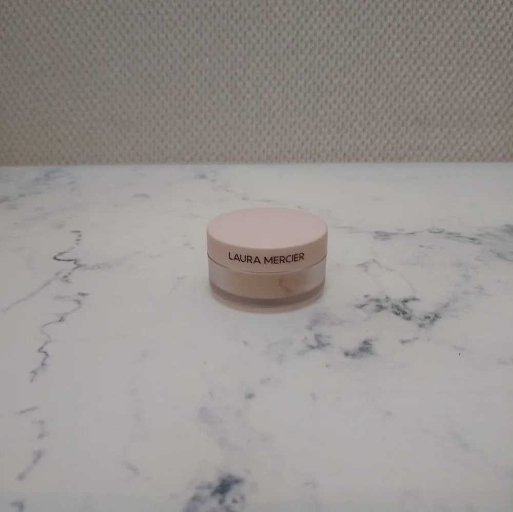 Laura Mercier Translucent Loose Setting Powder Mini Travel Size .05 Oz